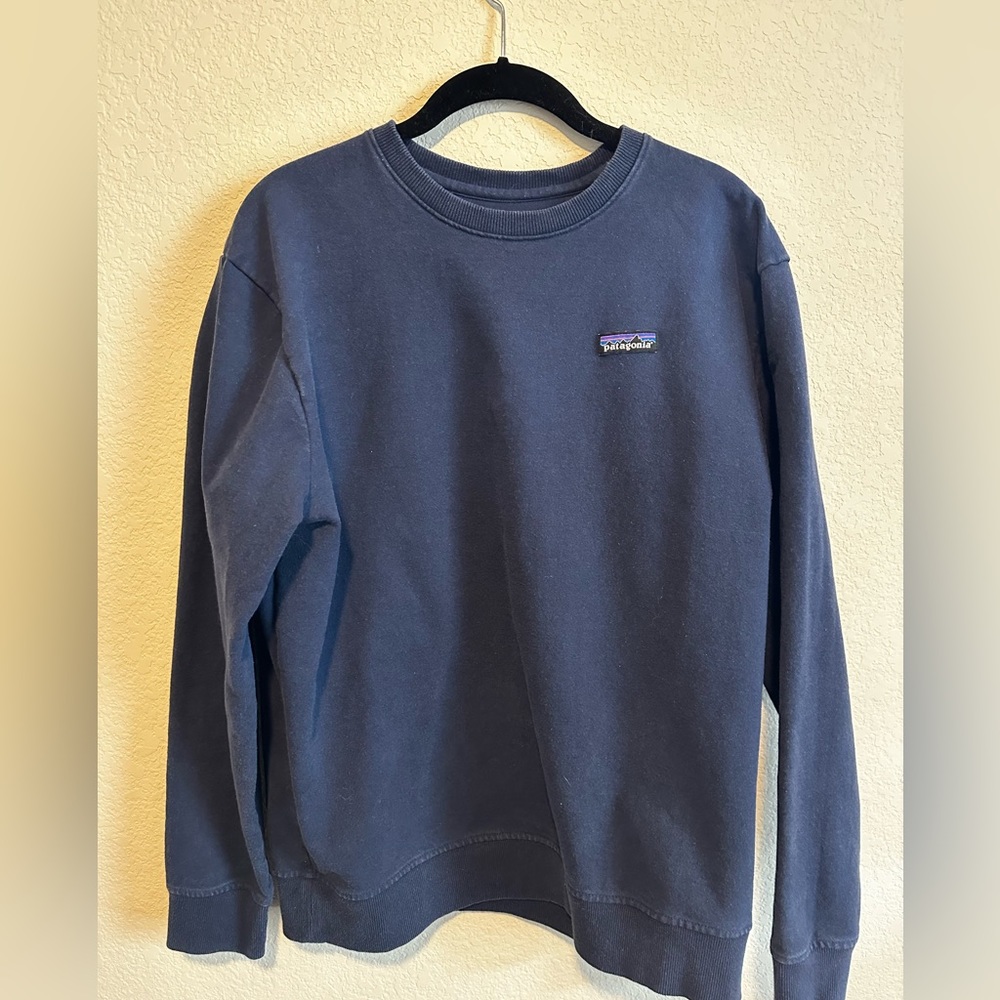Patagonia navy pullover sweater